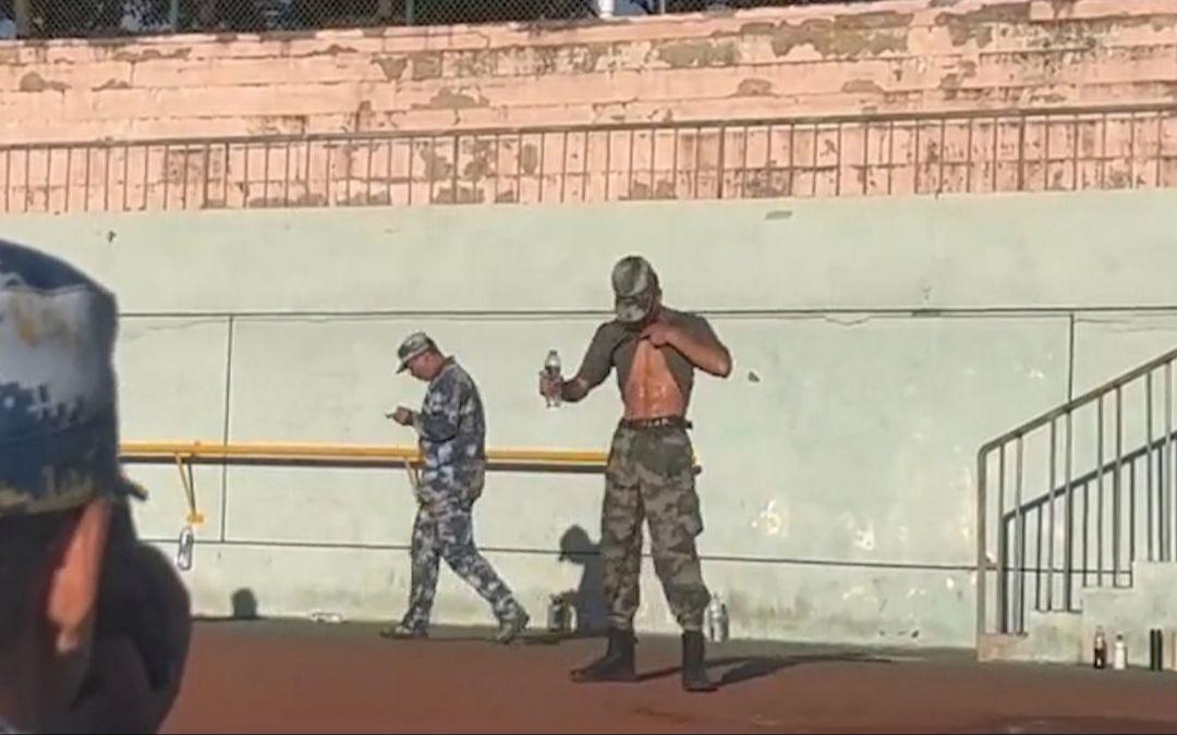 九游游戏-费耶诺德训练开放日，清晨远射贴柱引欢呼，荷甲在即，训练强度明显提升(费耶诺德历史最佳阵容)